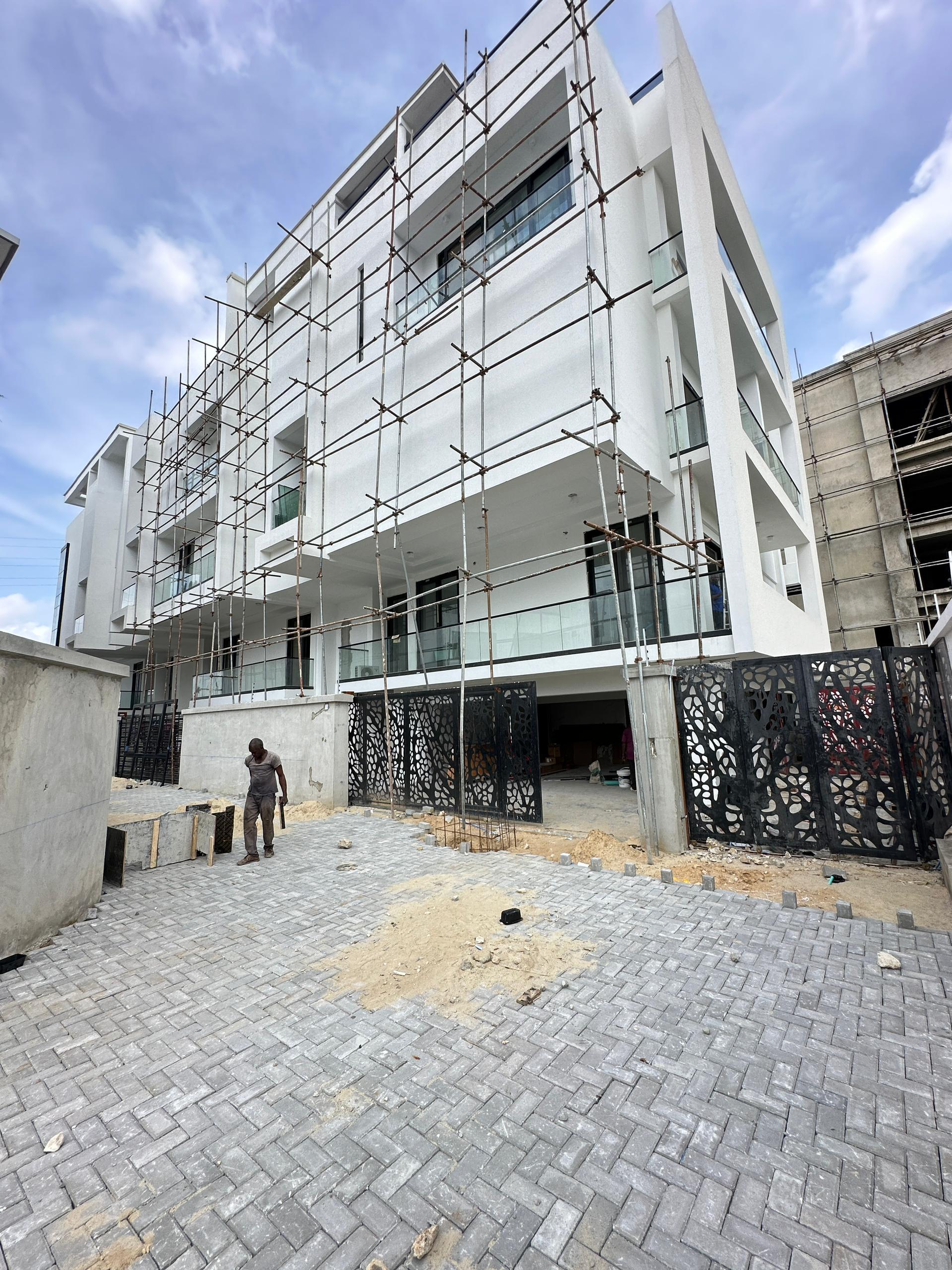  5 Bedroom TERRACED Duplex @BANANA ISLAND