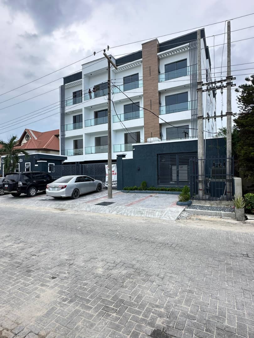 3 Bedroom Apartment with an Elevator @ Lekki phase 1.