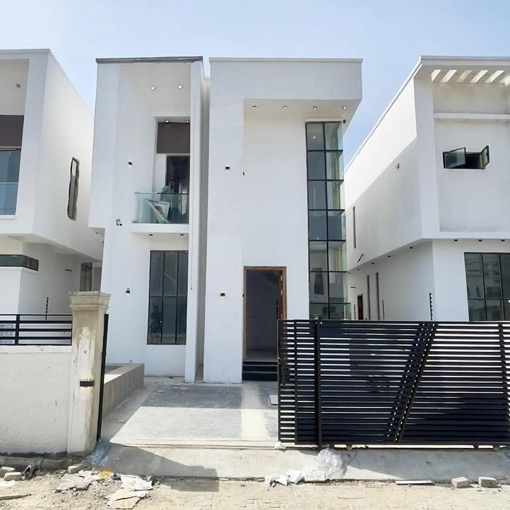 4-bedroom duplex at Chevron.